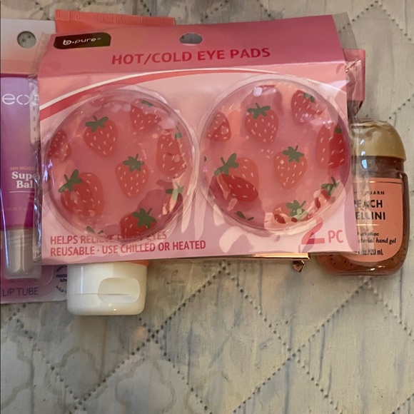 Clinique Beauty Bag 7 Beauty Items - Picture 3 of 7